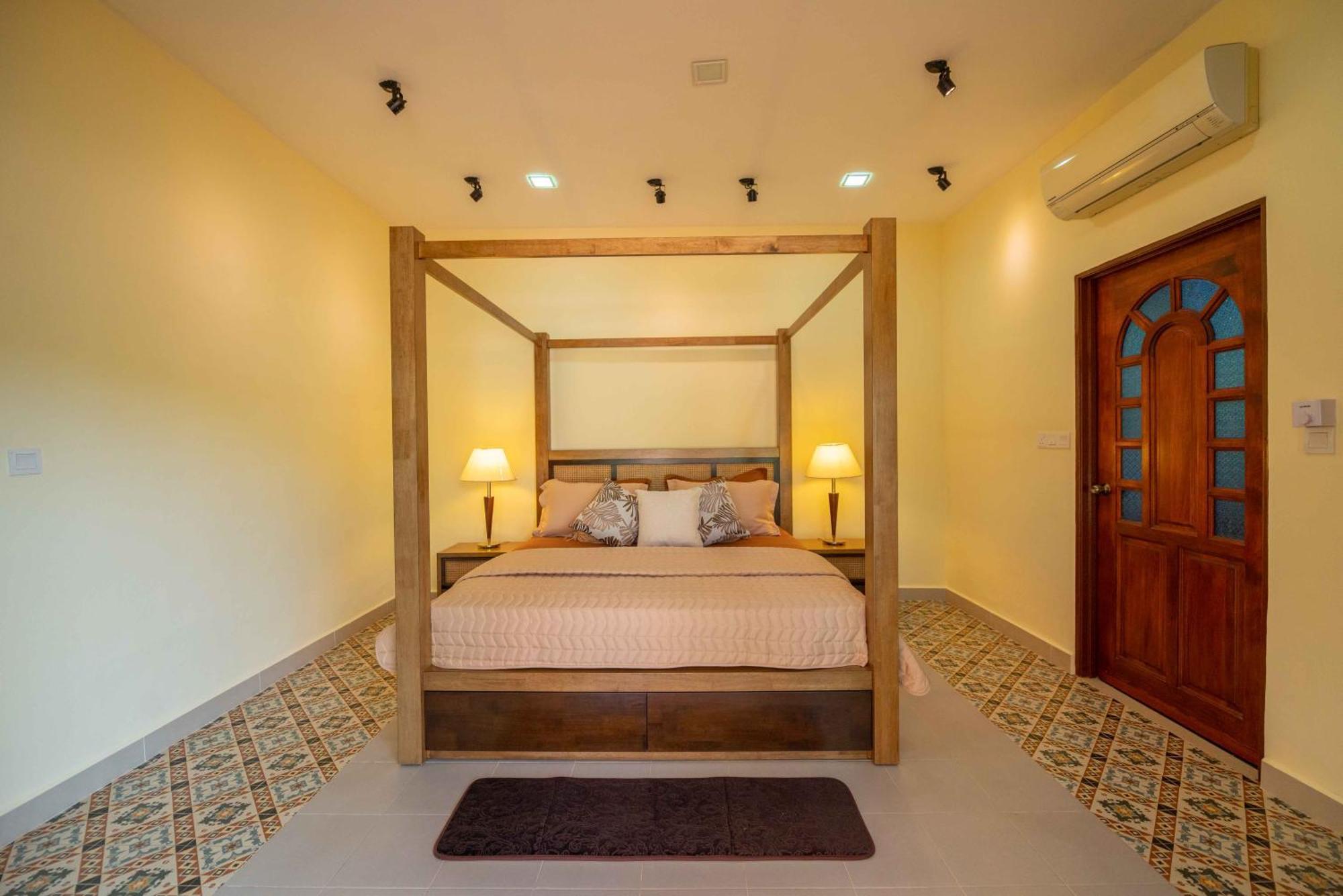 Limasan Villa Langkawi Pantai Cenang  Rum bild