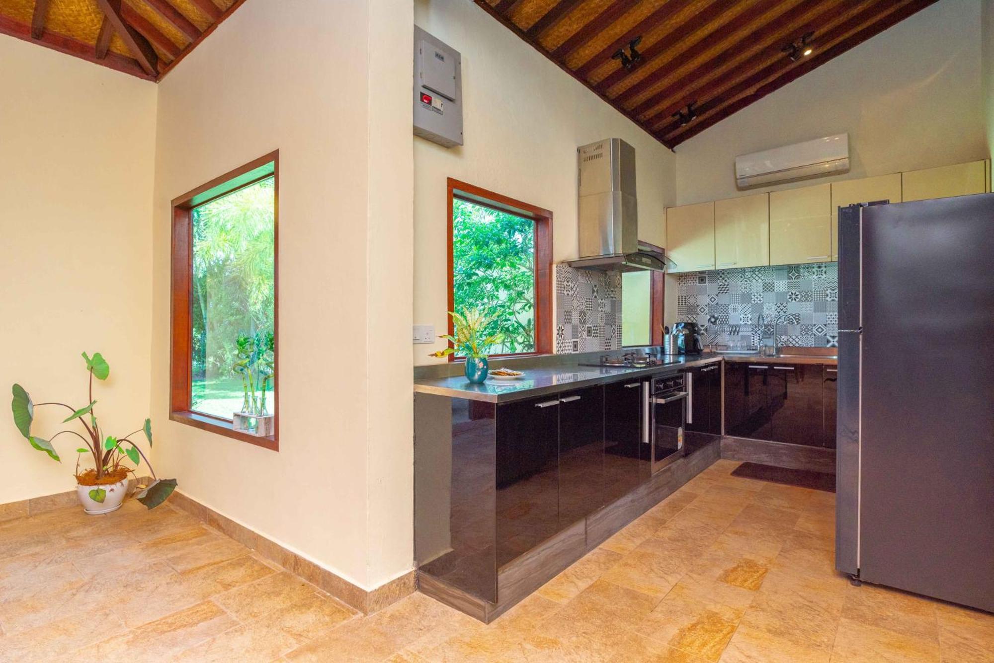 Limasan Villa Langkawi Pantai Cenang  Rum bild