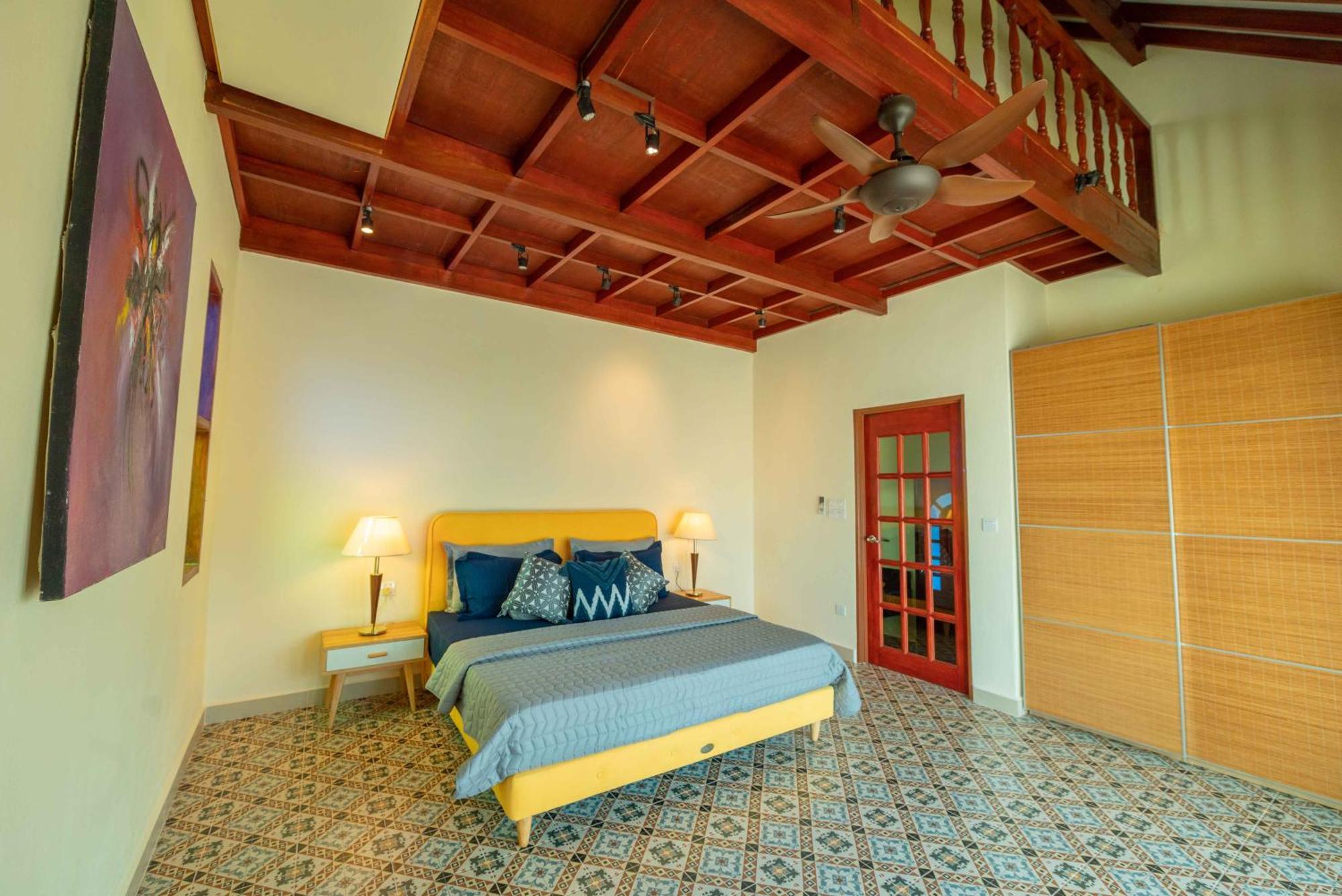 Limasan Villa Langkawi Pantai Cenang  Rum bild