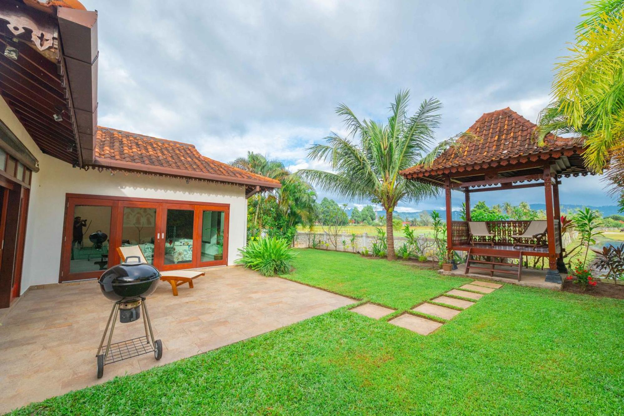 Limasan Villa Langkawi Pantai Cenang  Rum bild