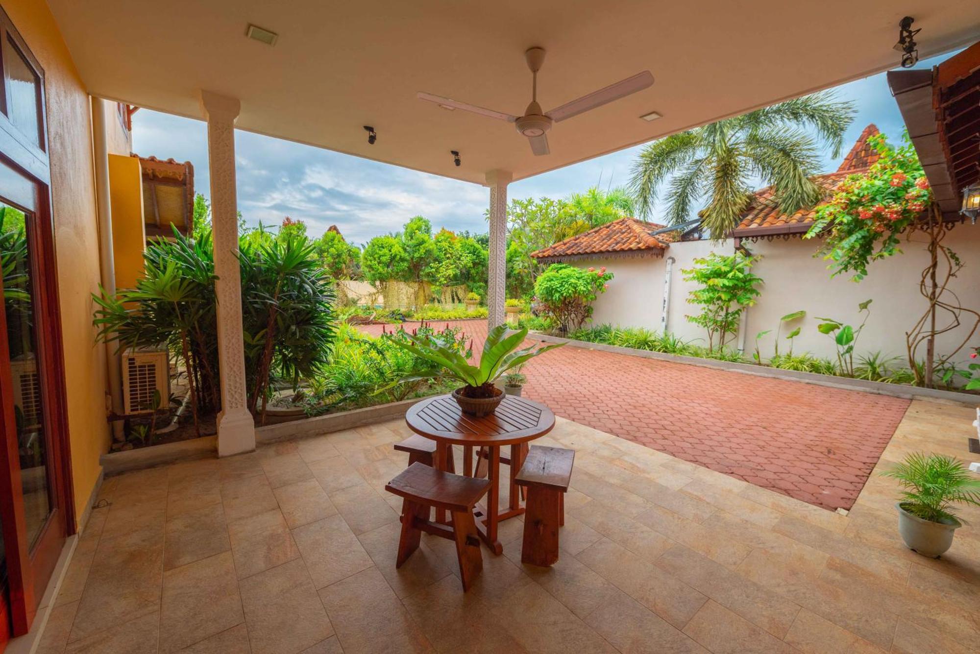Limasan Villa Langkawi Pantai Cenang  Rum bild
