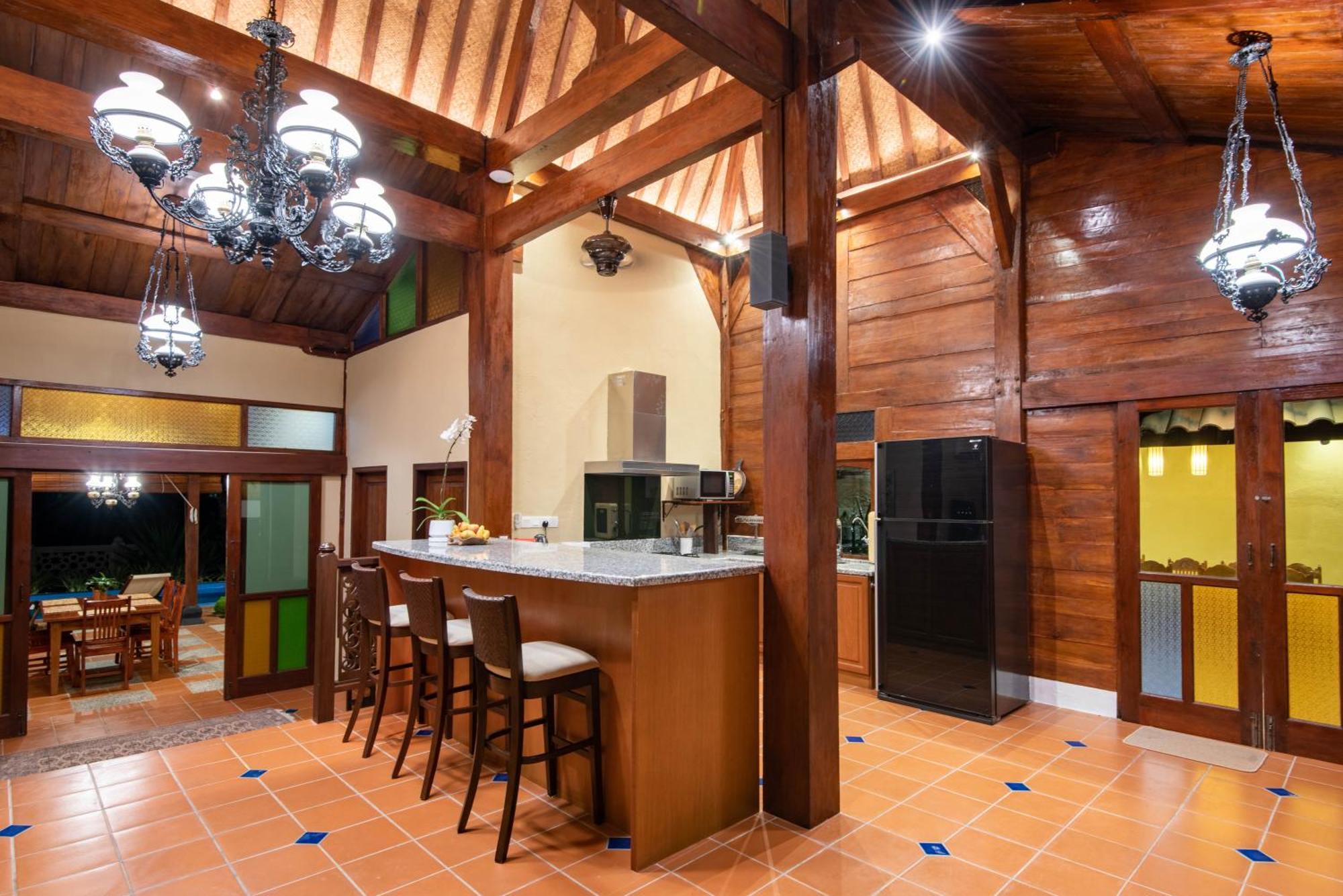 Limasan Villa Langkawi Pantai Cenang  Rum bild